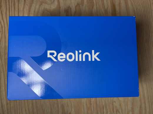 Reolinkの防犯カメラの外箱